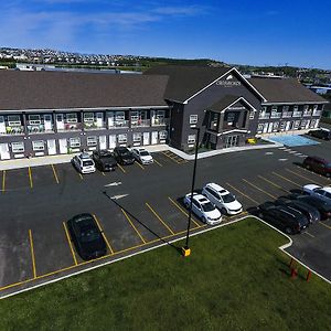 Crossroads Inn & Suites